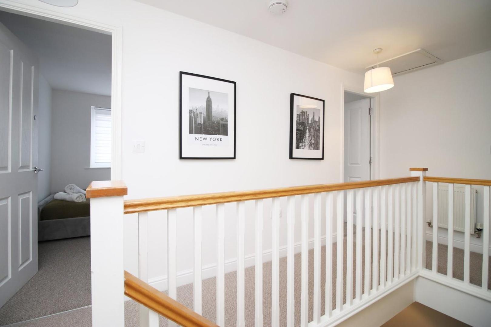 Spacious 5 Bedroom | With Fenced Backyard Newport  Luaran gambar